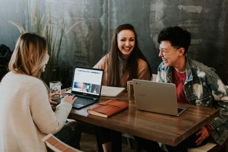 Los beneficios de compartir intereses en la comunidad senior